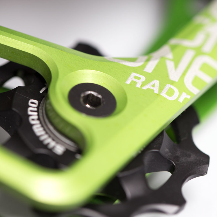 OneUp-Components-RADr-Cage-Saint-Green-Macro-Iso2