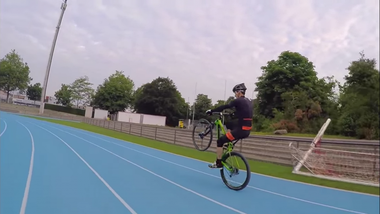 world's longest wheelie on a mountain bike