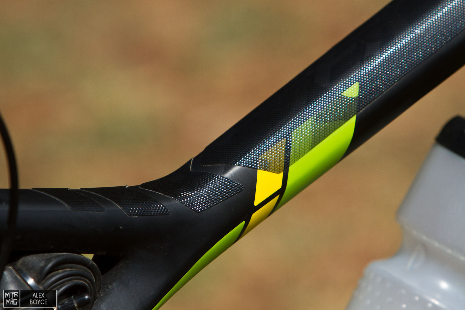 First Look] All Mountain Style Honeycomb Frame Guard