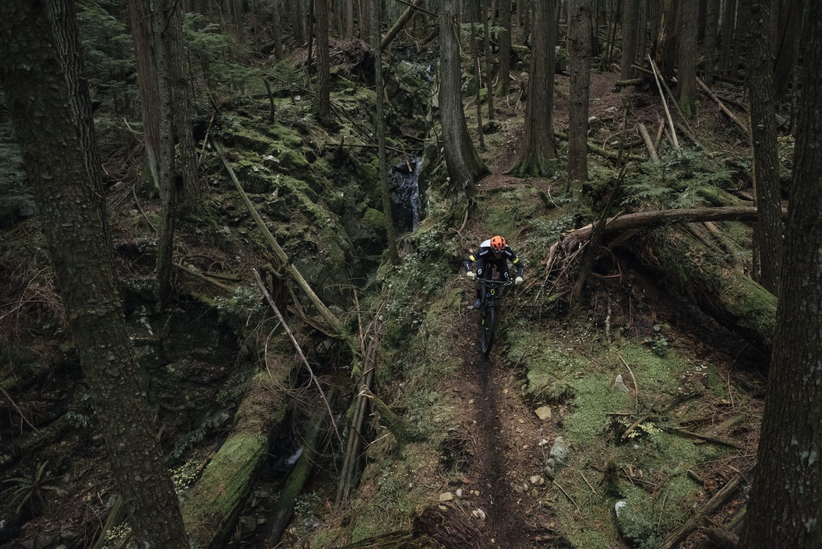 chasing-trail-geoff-kabush-2016-bike-photo-scott-sports-17-1600x1068.jpg