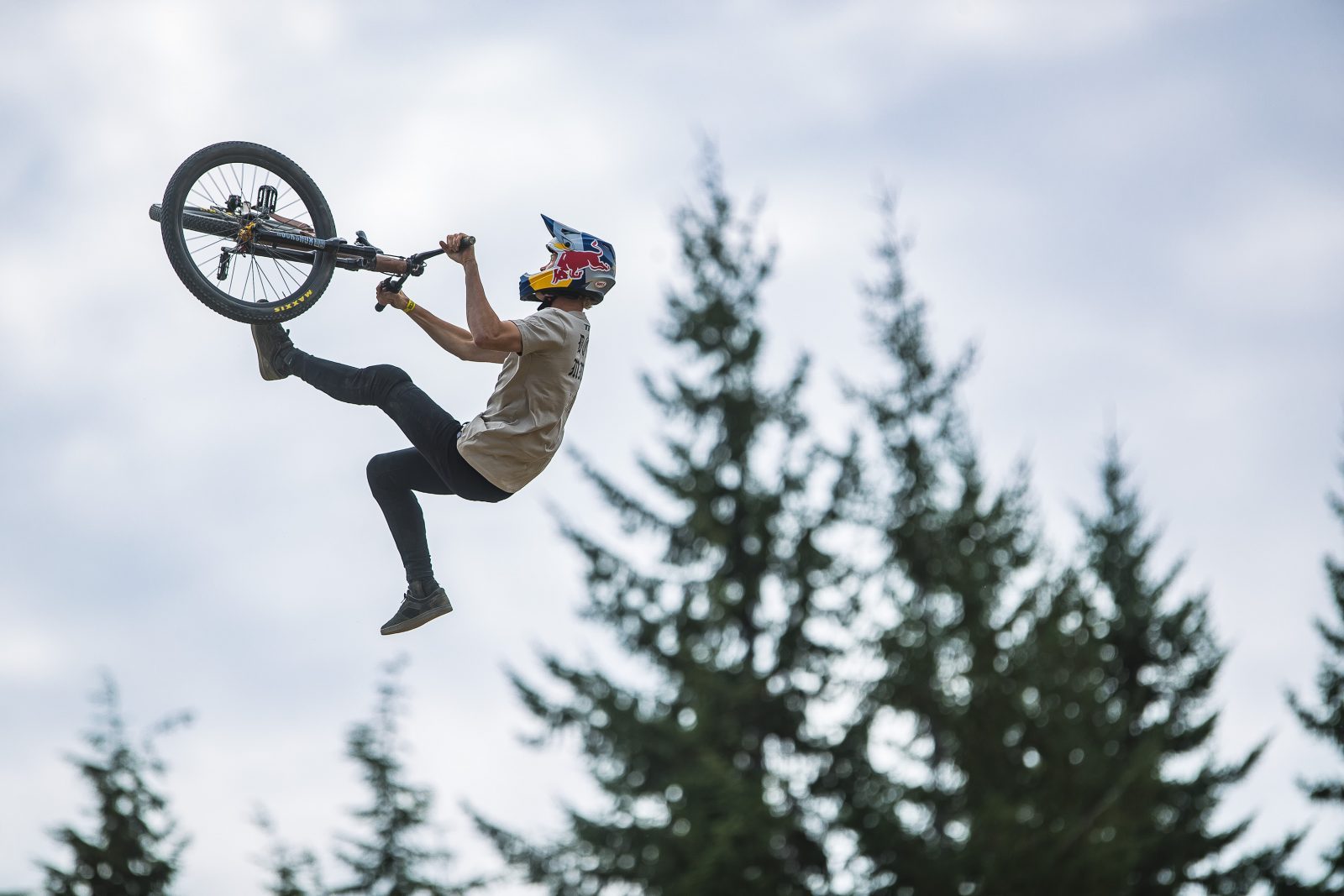 cworx_Whistler_24298_Slopestyle_EmilJohansson-1600x1067.jpg