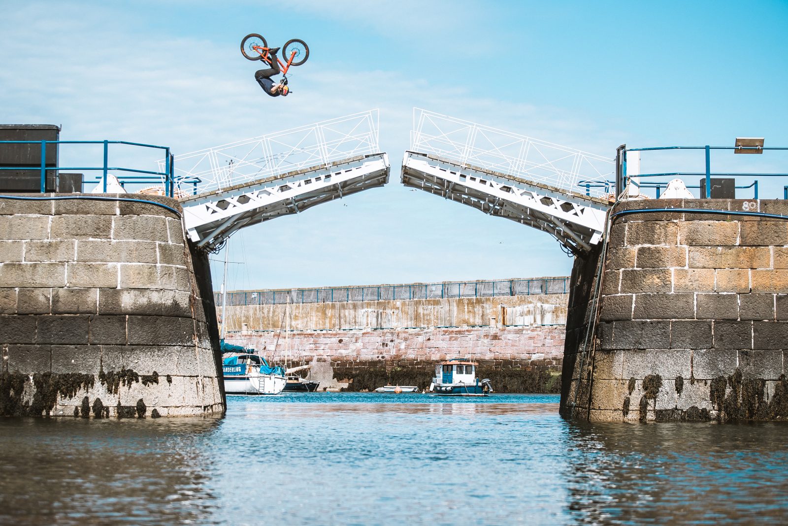 espectro Londres Remontarse Video] Danny MacAskill: Welcome to the Family | MTB-MAG.COM