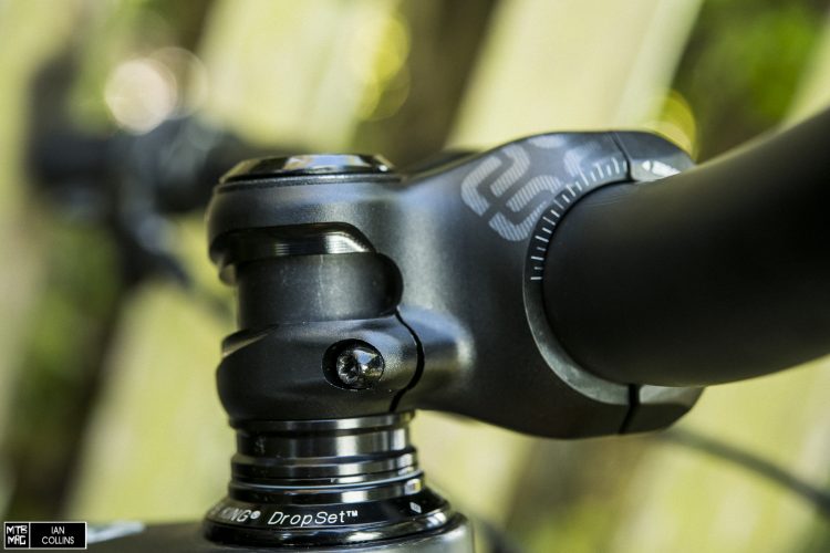 [Tested] e*thirteen Race Carbon Handlebar / Plus 35 Stem | MTB-MAG.COM