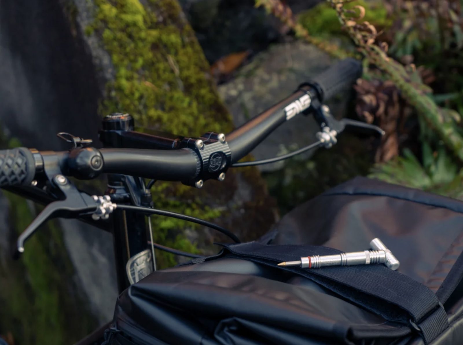 FIRST LOOK: DYNAPLUG COVERT BAR END TIRE PLUG TOOL - Mountain Bike